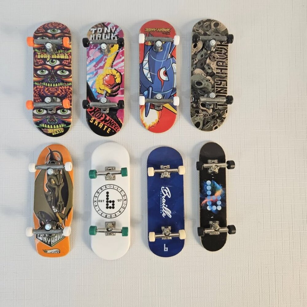 Lot of 8 Fingerboards Hotwheels and Bollie